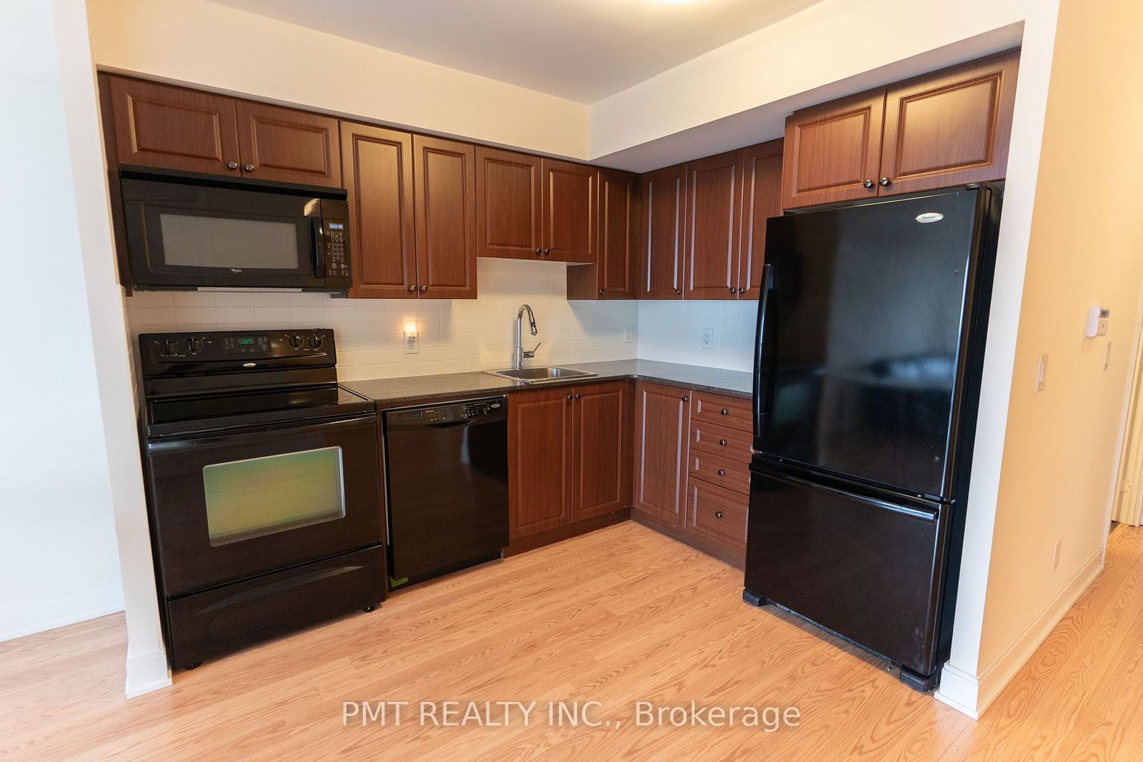 135 Village Green Sq, unit 3925 for rent