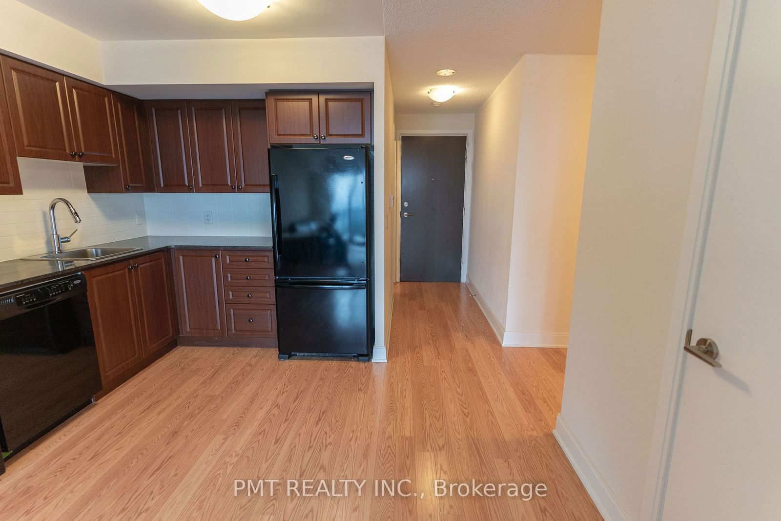 135 Village Green Sq, unit 3925 for rent