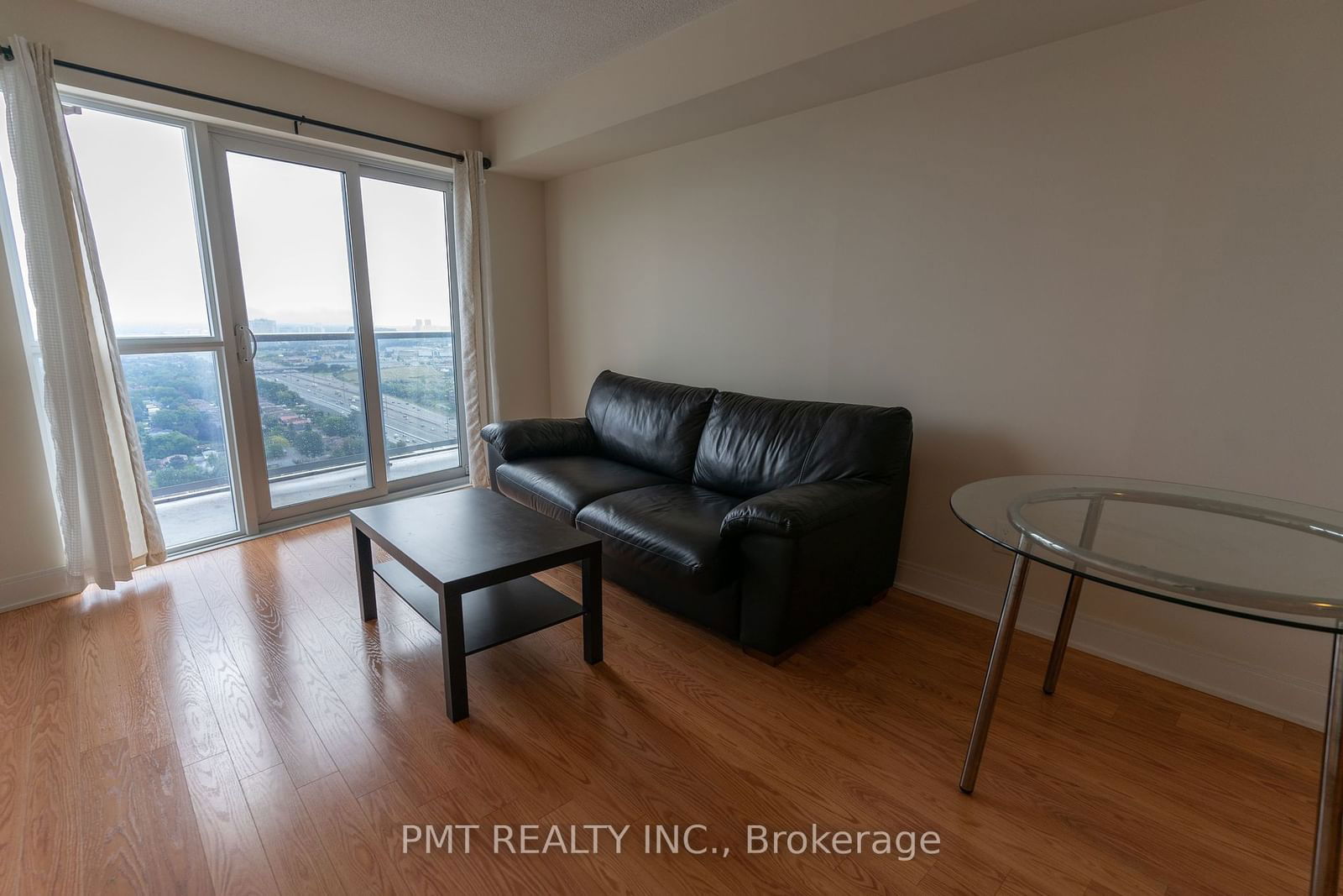 135 Village Green Sq, unit 3925 for rent