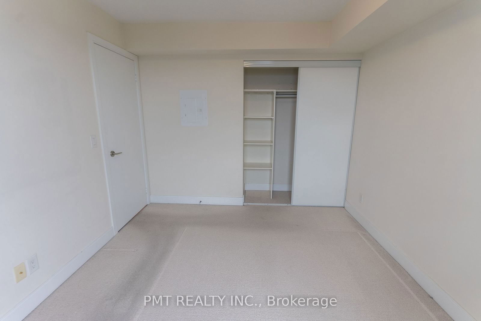 135 Village Green Sq, unit 3925 for rent