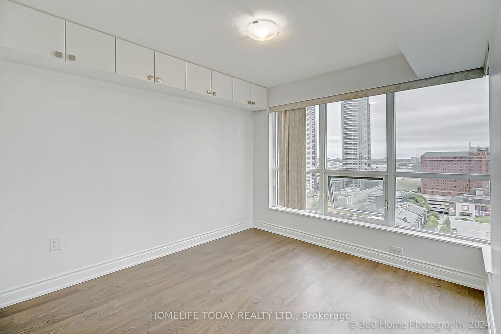 275 Village Green Sq, unit 1323 for sale