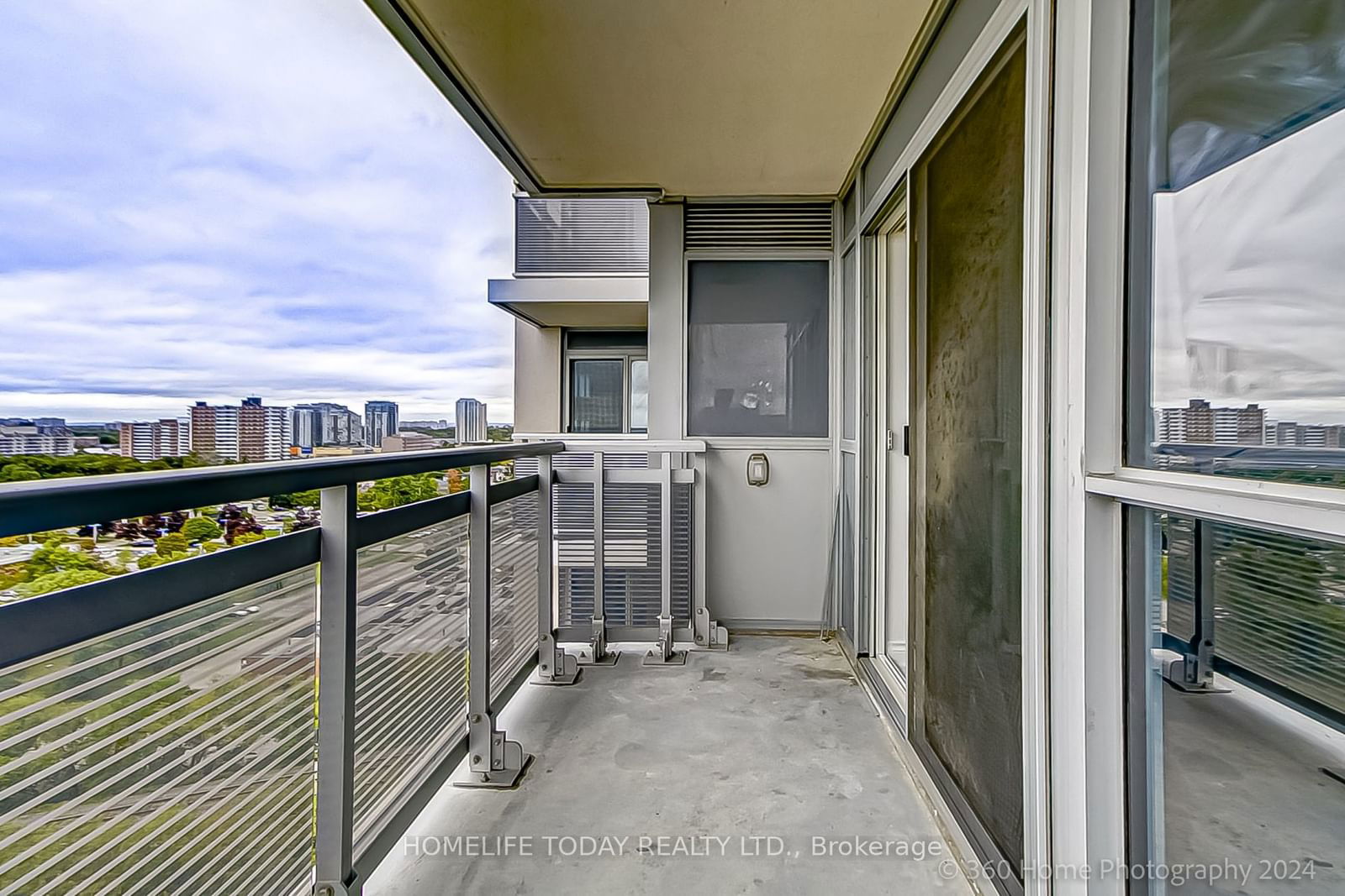 275 Village Green Sq, unit 1323 for sale