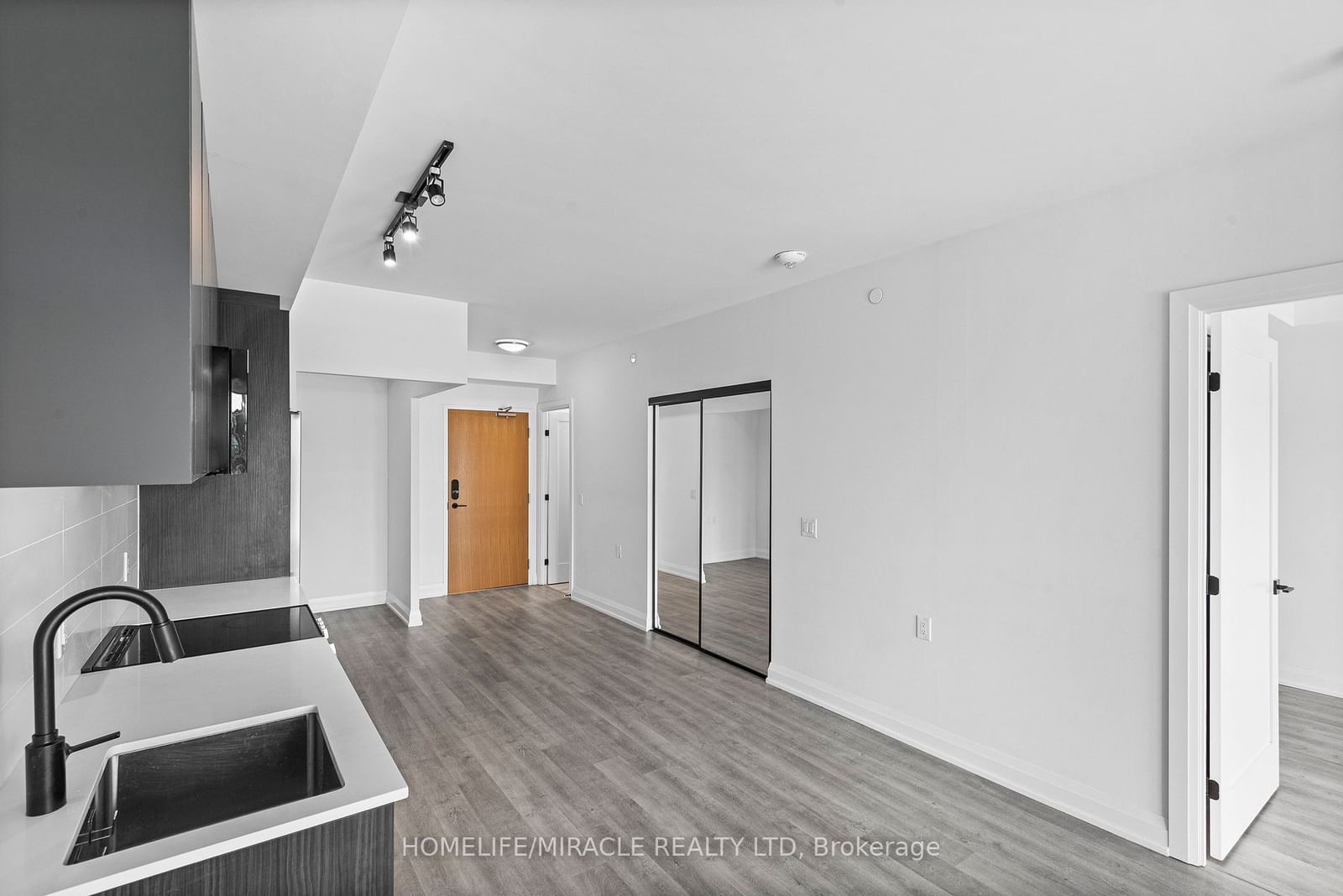 2369 Danforth Ave, unit 601 for rent