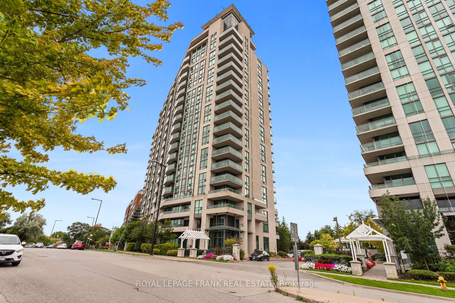 68 Grangeway Ave, unit 816 for sale