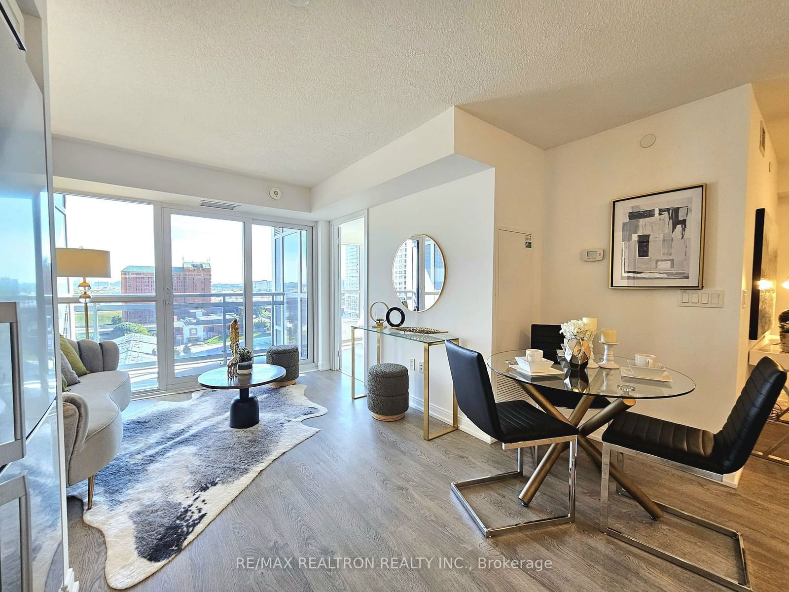 275 Village Green Sq, unit 1115 for sale