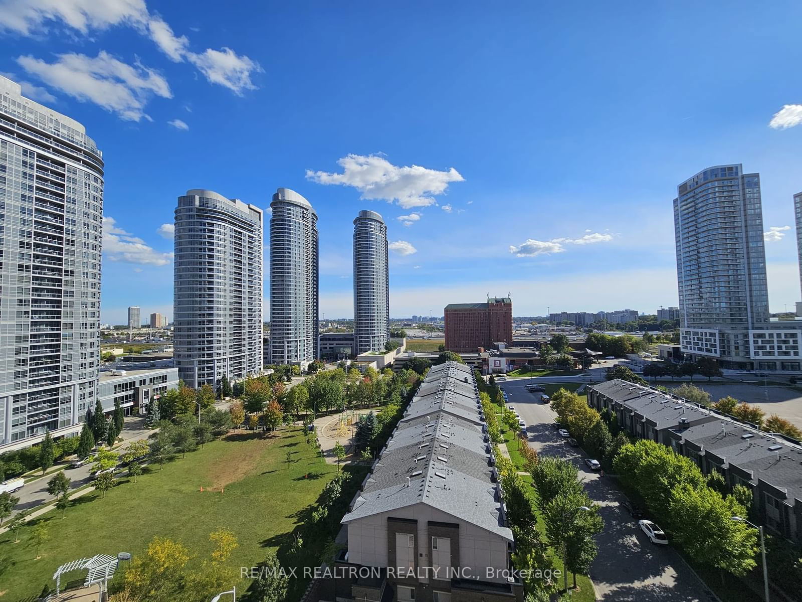 275 Village Green Sq, unit 1115 for sale