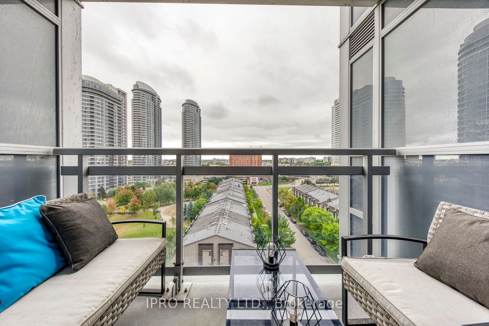 275 Village Green Sq, unit 1015 for sale