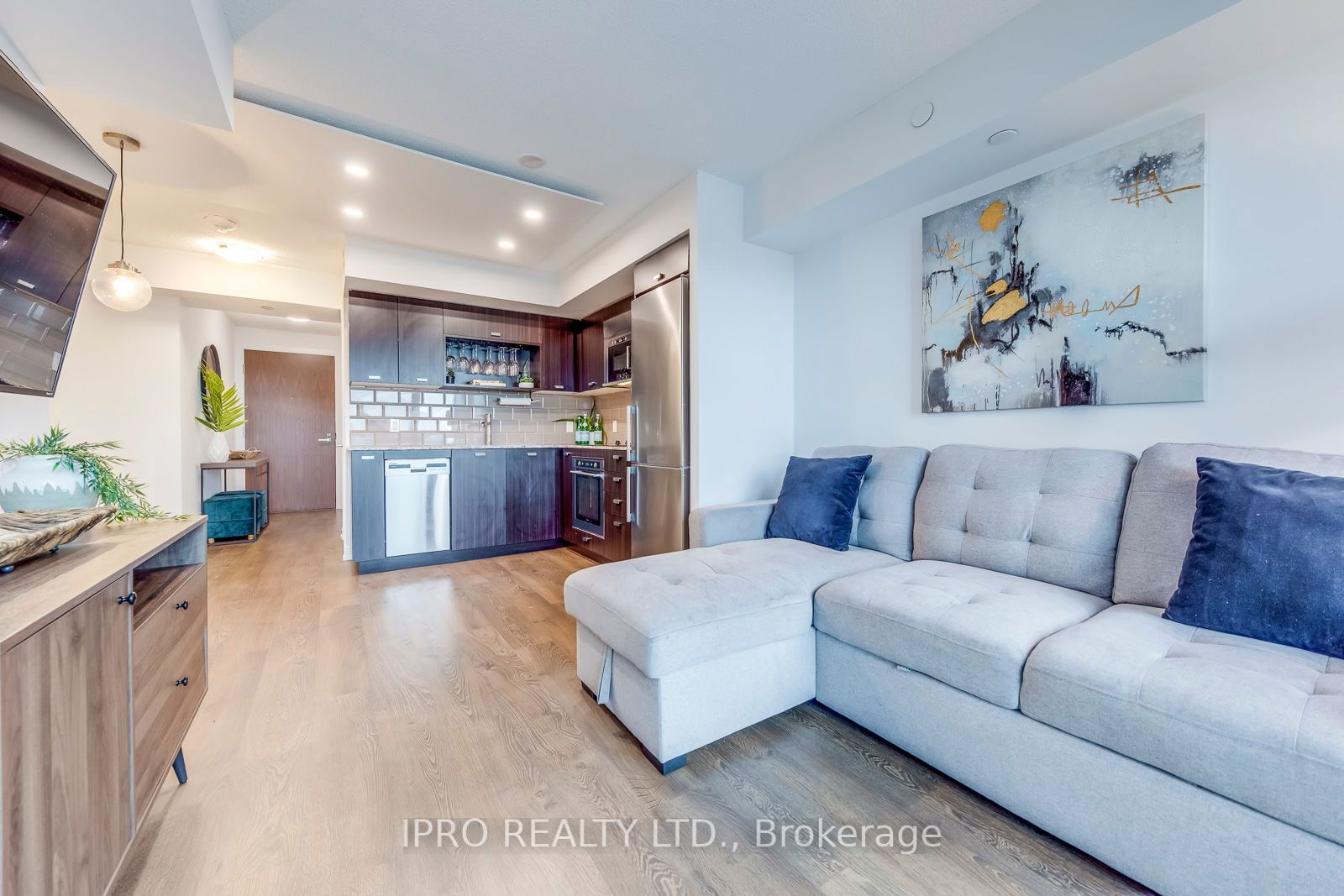 275 Village Green Sq, unit 1015 for sale