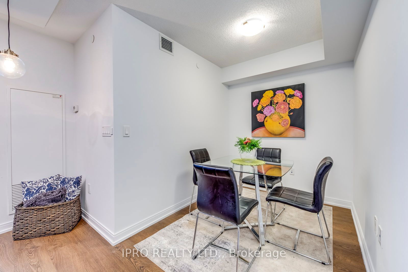 275 Village Green Sq, unit 1015 for sale