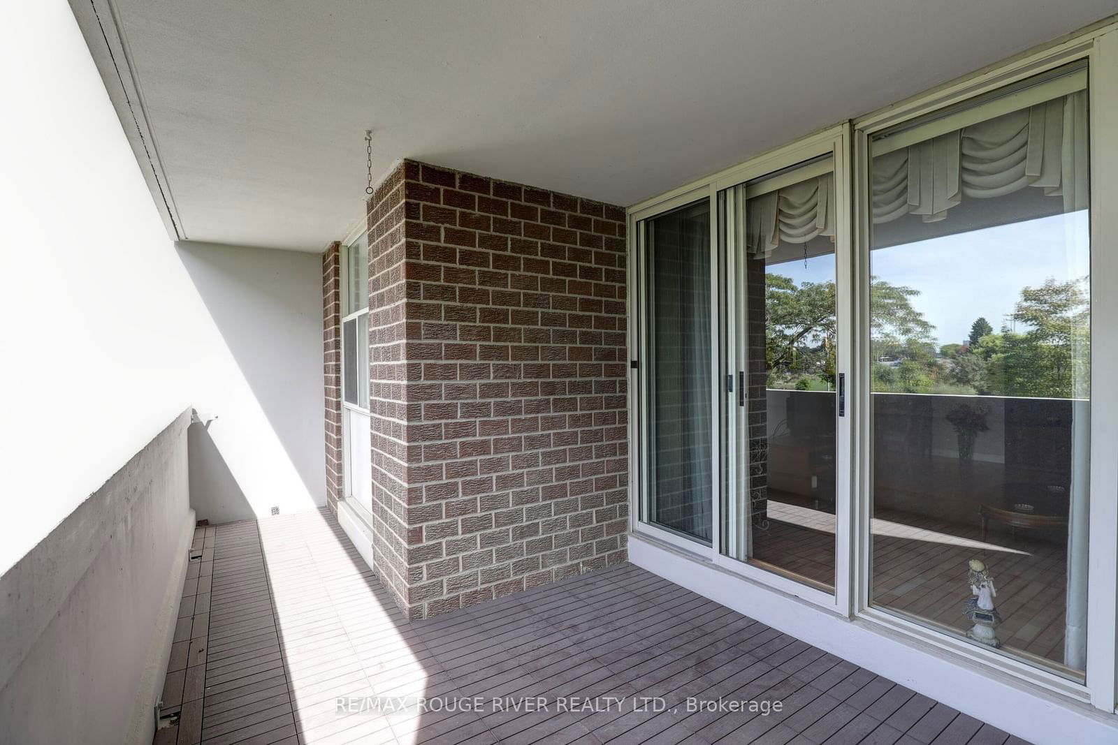 44 falby Crt W, unit 204 for sale