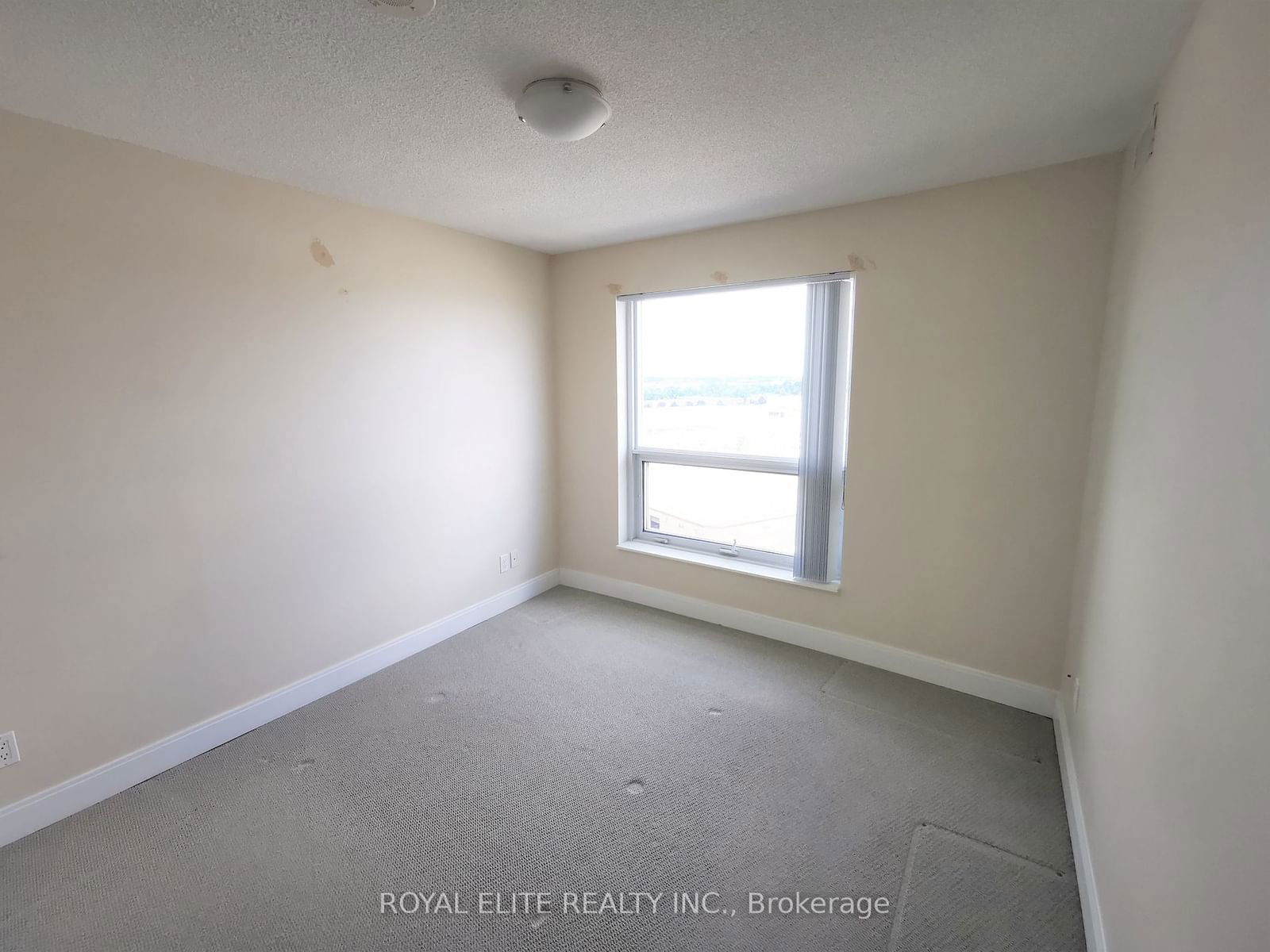 135 Village Green Sq, unit 925 for rent