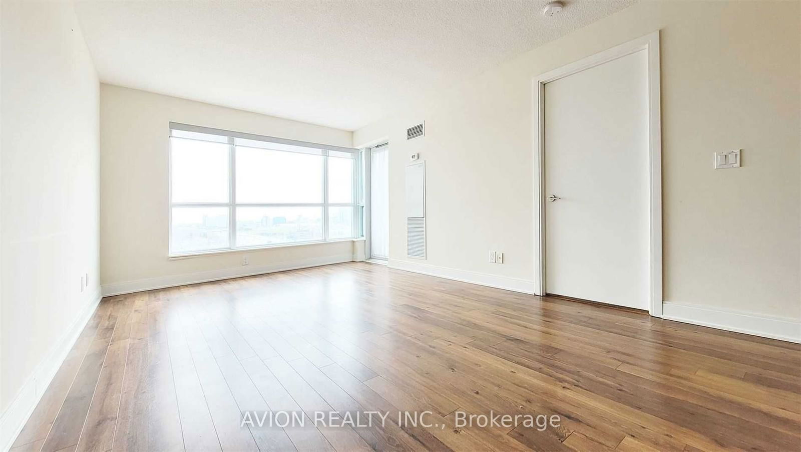 125 Village Green Sq, unit 1912 for rent