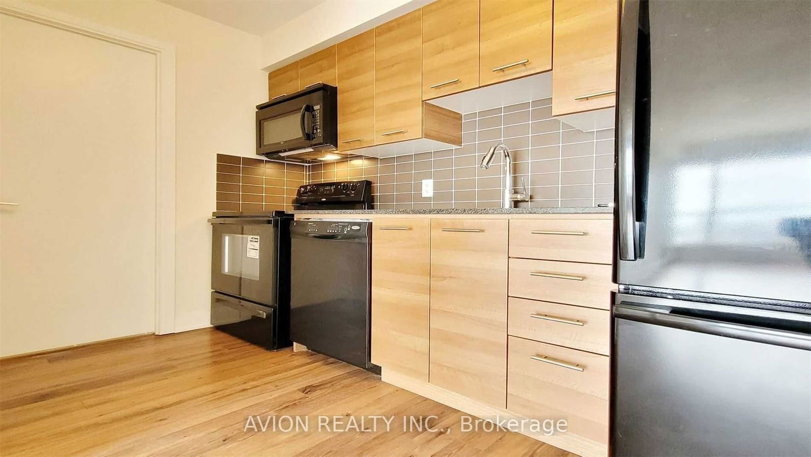 125 Village Green Sq, unit 1912 for rent