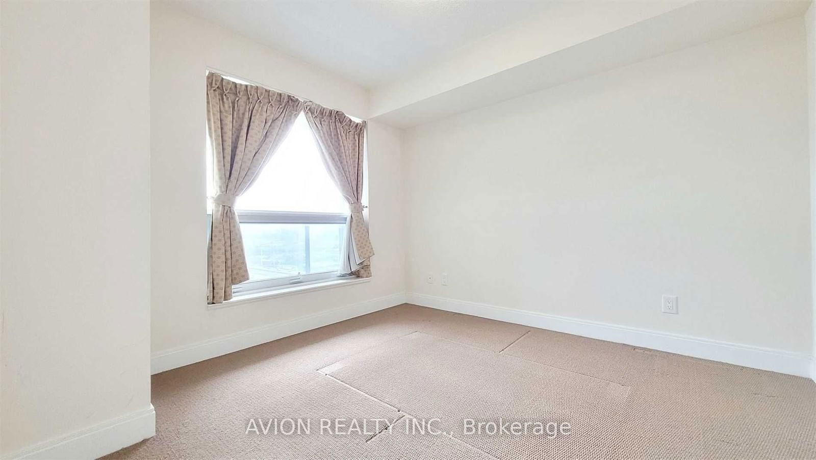 125 Village Green Sq, unit 1912 for rent