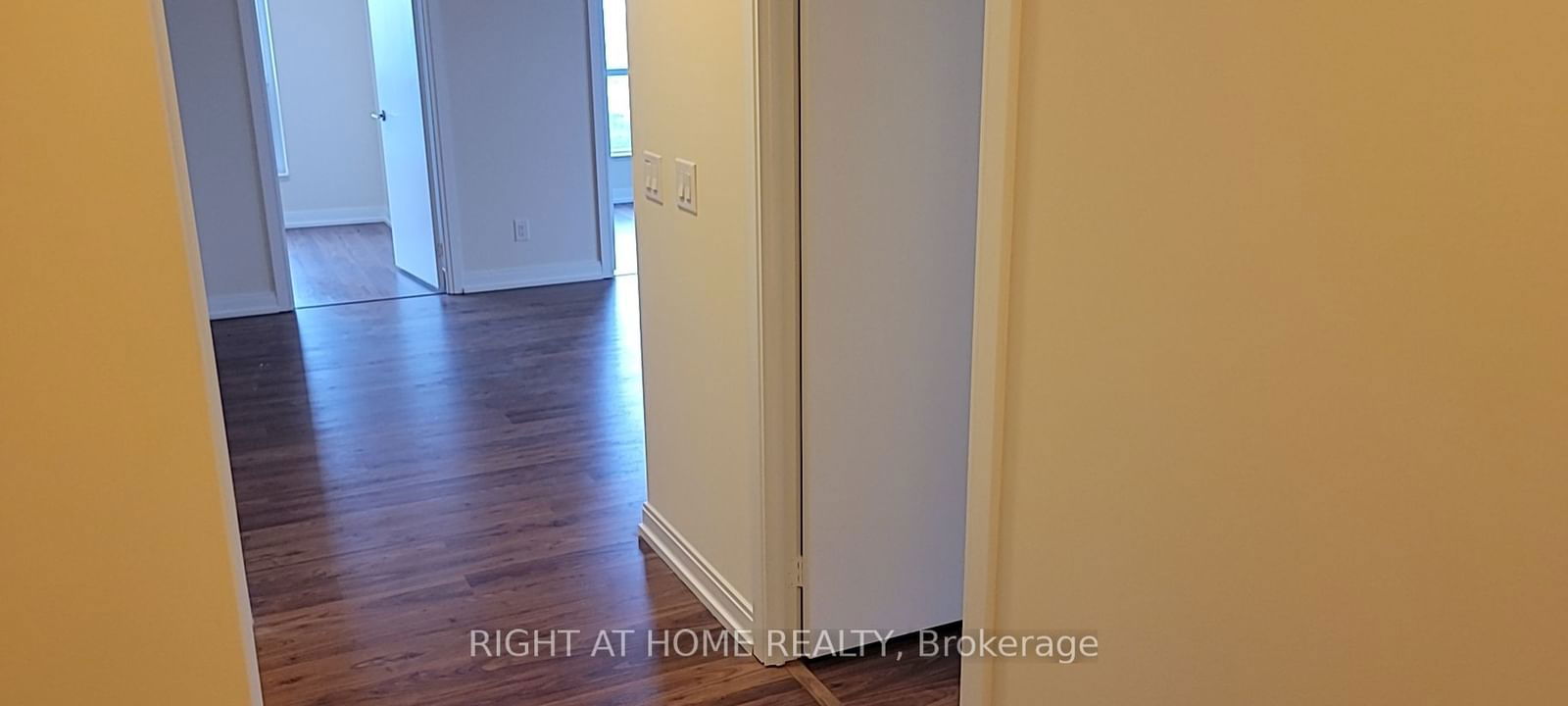 151 Village Green Sq, unit 2702 for rent