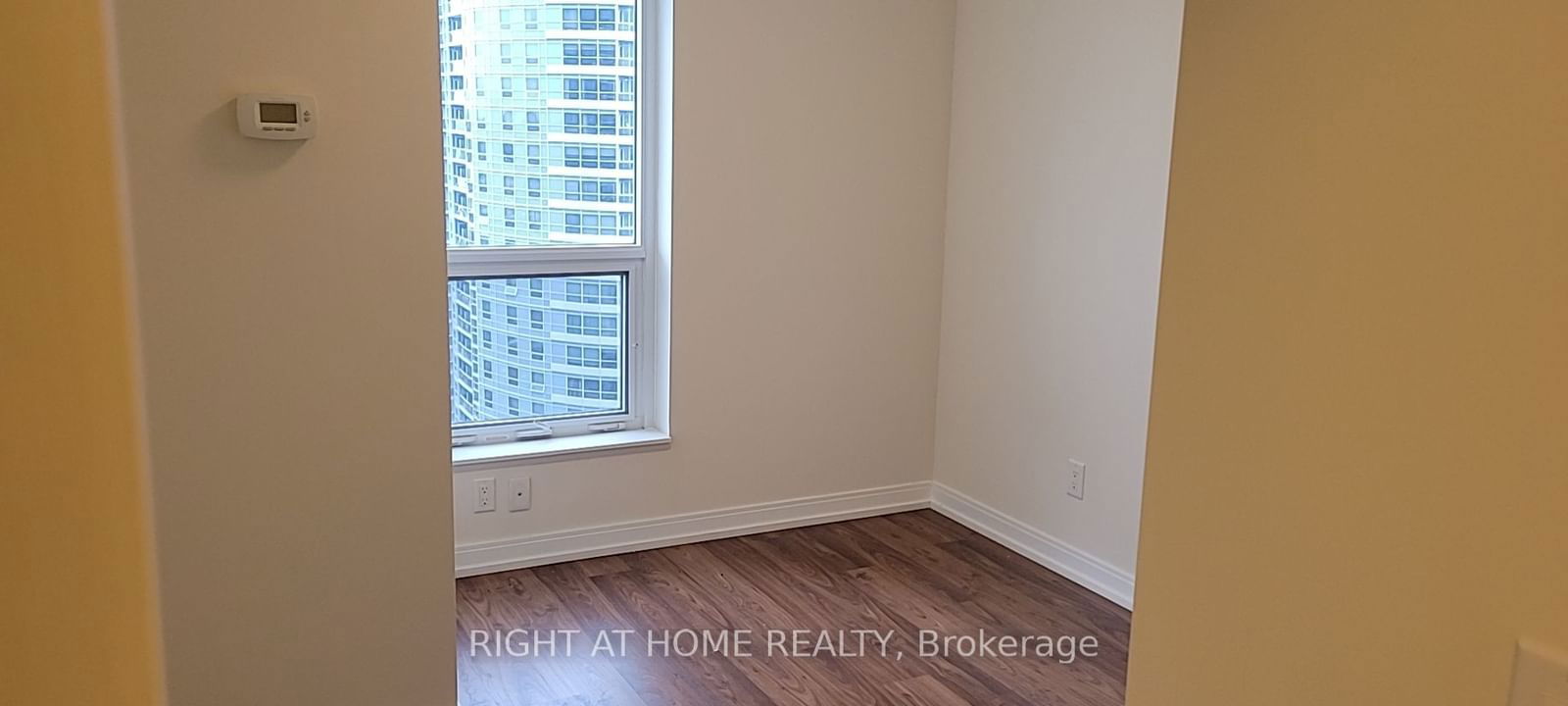 151 Village Green Sq, unit 2702 for rent