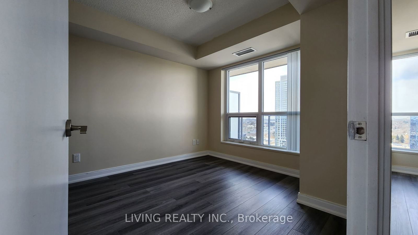 151 Village Green Sq, unit 2006 for rent