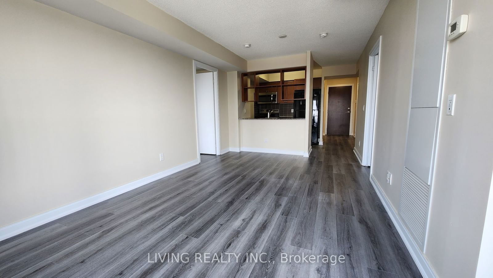 151 Village Green Sq, unit 2006 for rent