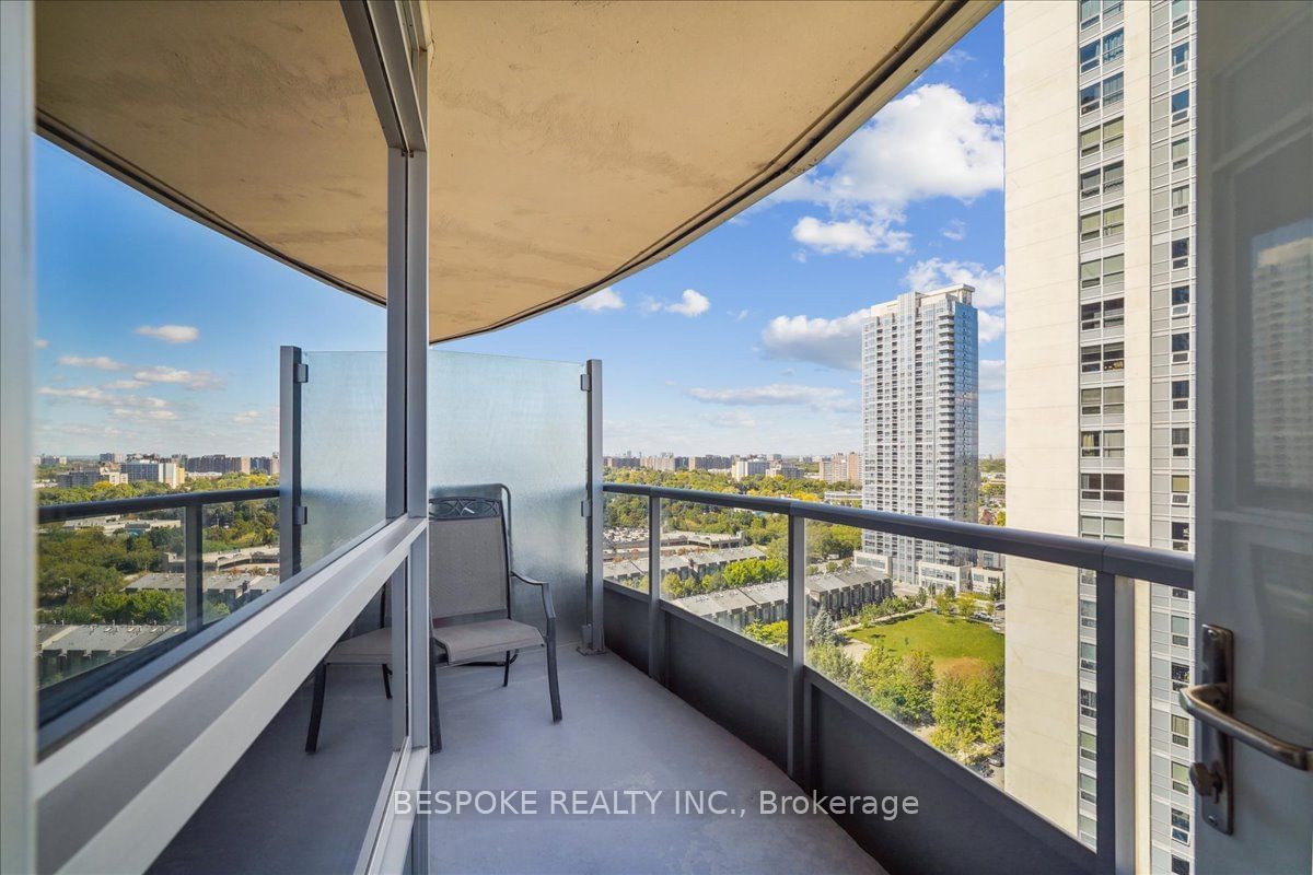 135 Village Green Sq, unit 1724 for rent