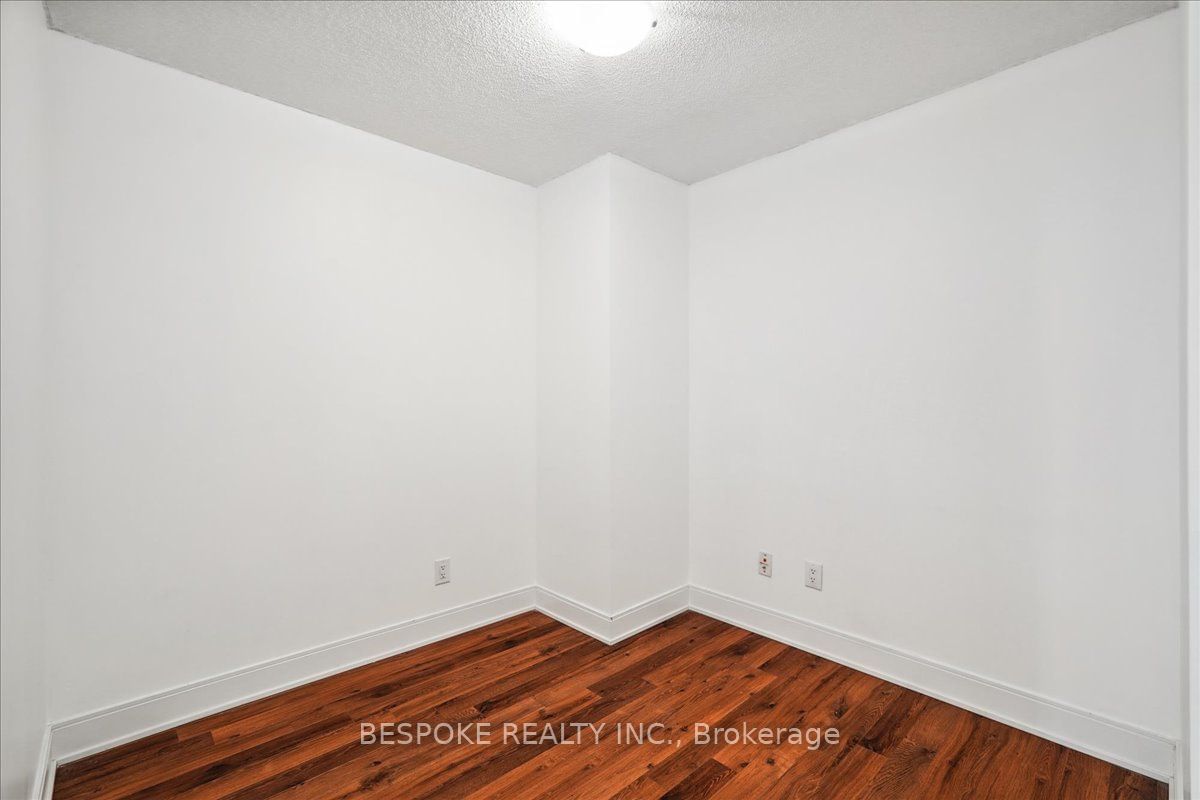 135 Village Green Sq, unit 1724 for rent