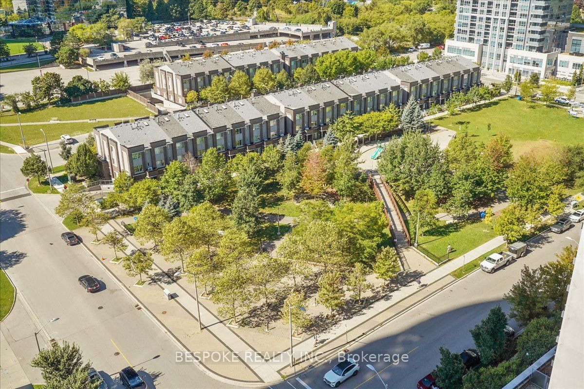 135 Village Green Sq, unit 1724 for rent