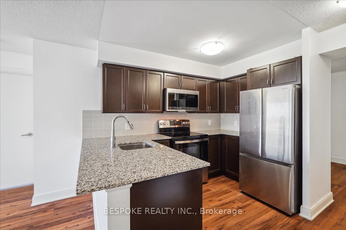 135 Village Green Sq, unit 1724 for rent