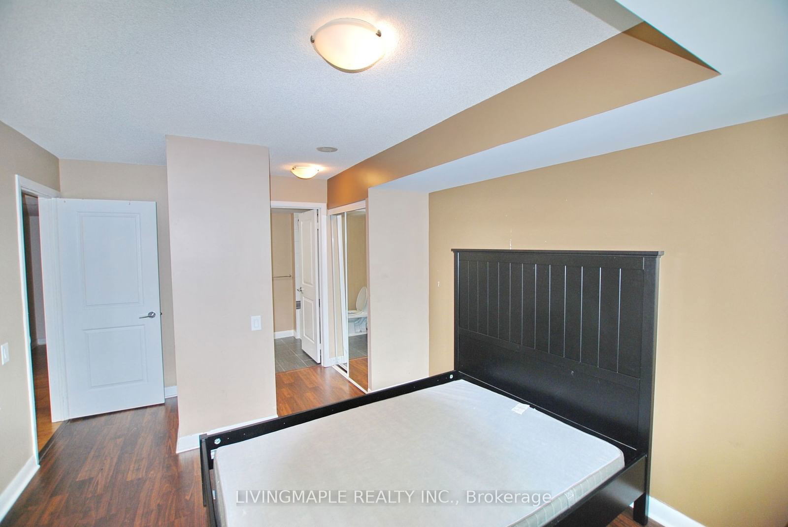 25 Town Centre Crt, unit 710 for rent