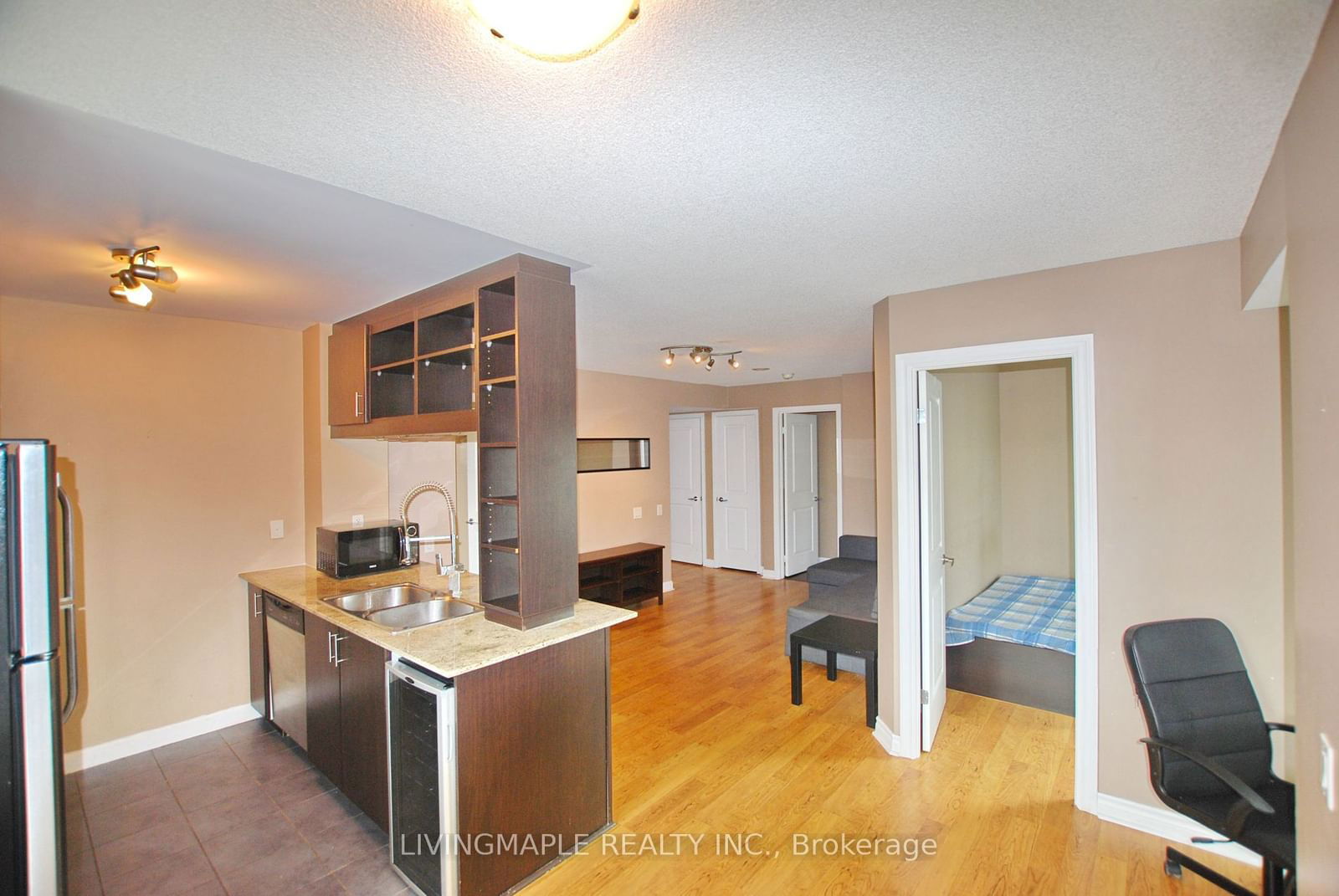 25 Town Centre Crt, unit 710 for rent