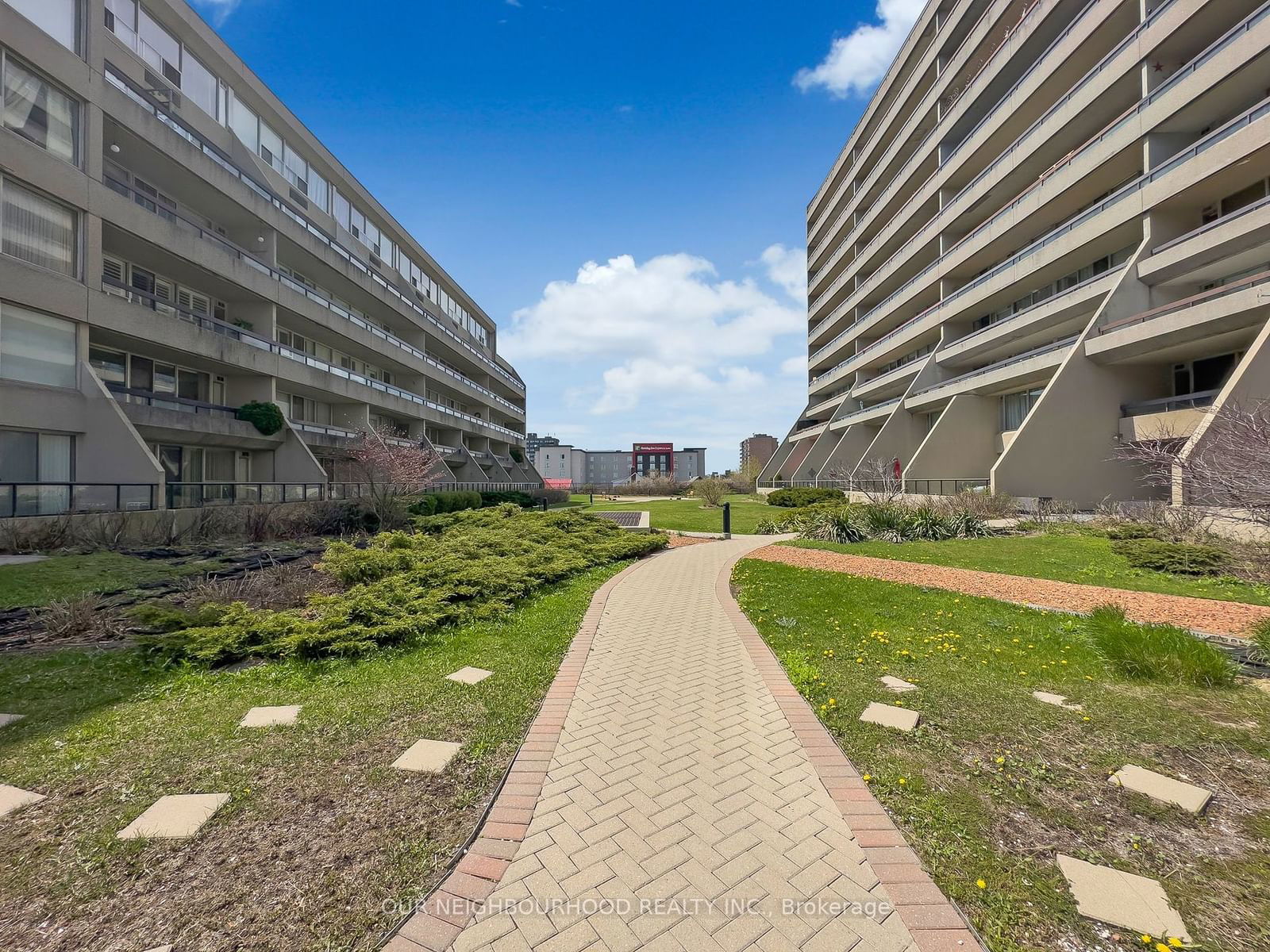 Mclaughlin Square Condos, Oshawa, Toronto