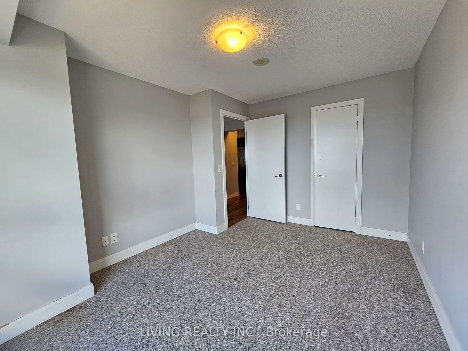 125 Village Green Sq, unit 1707 for rent