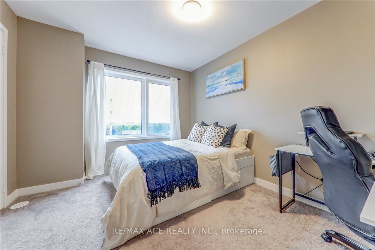 2550 Castlegate Crossing, unit 213 for sale