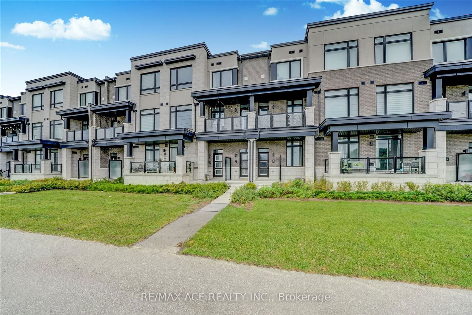 2550 Castlegate Crossing, unit 213 for sale