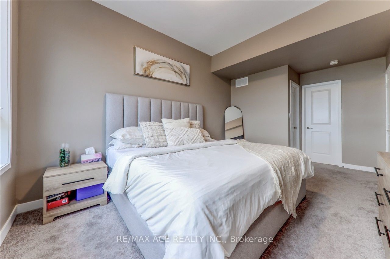 2550 Castlegate Crossing, unit 213 for sale