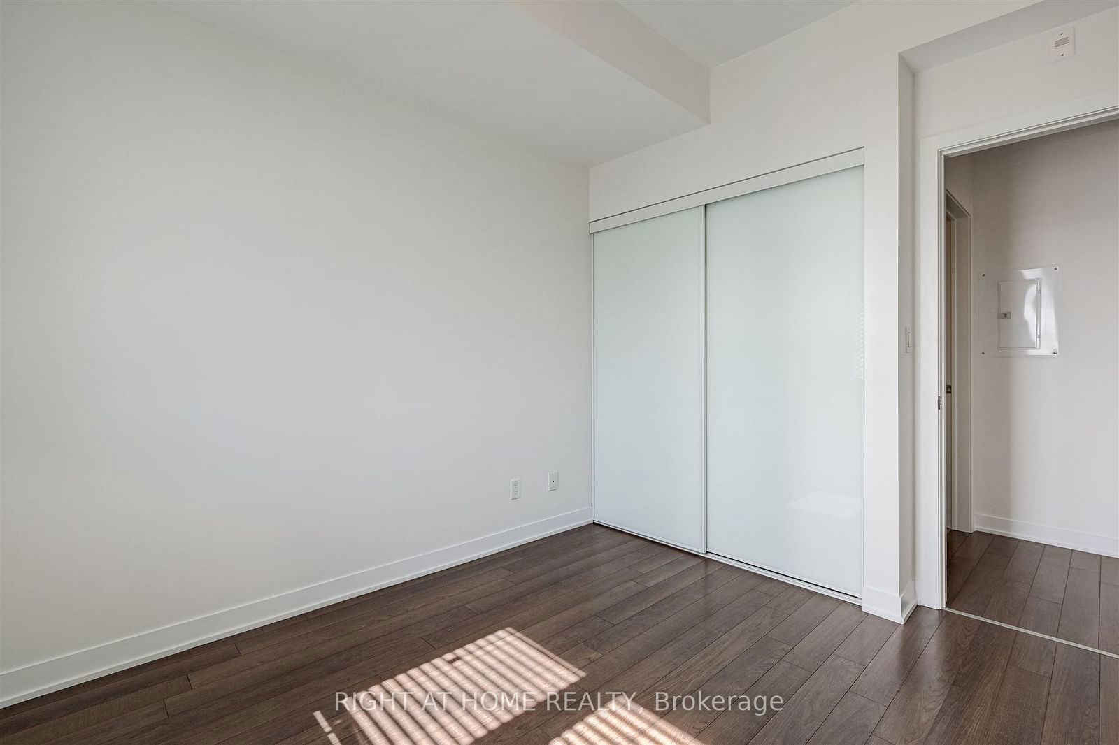 3560 St. Clair Ave E, unit 418 for sale