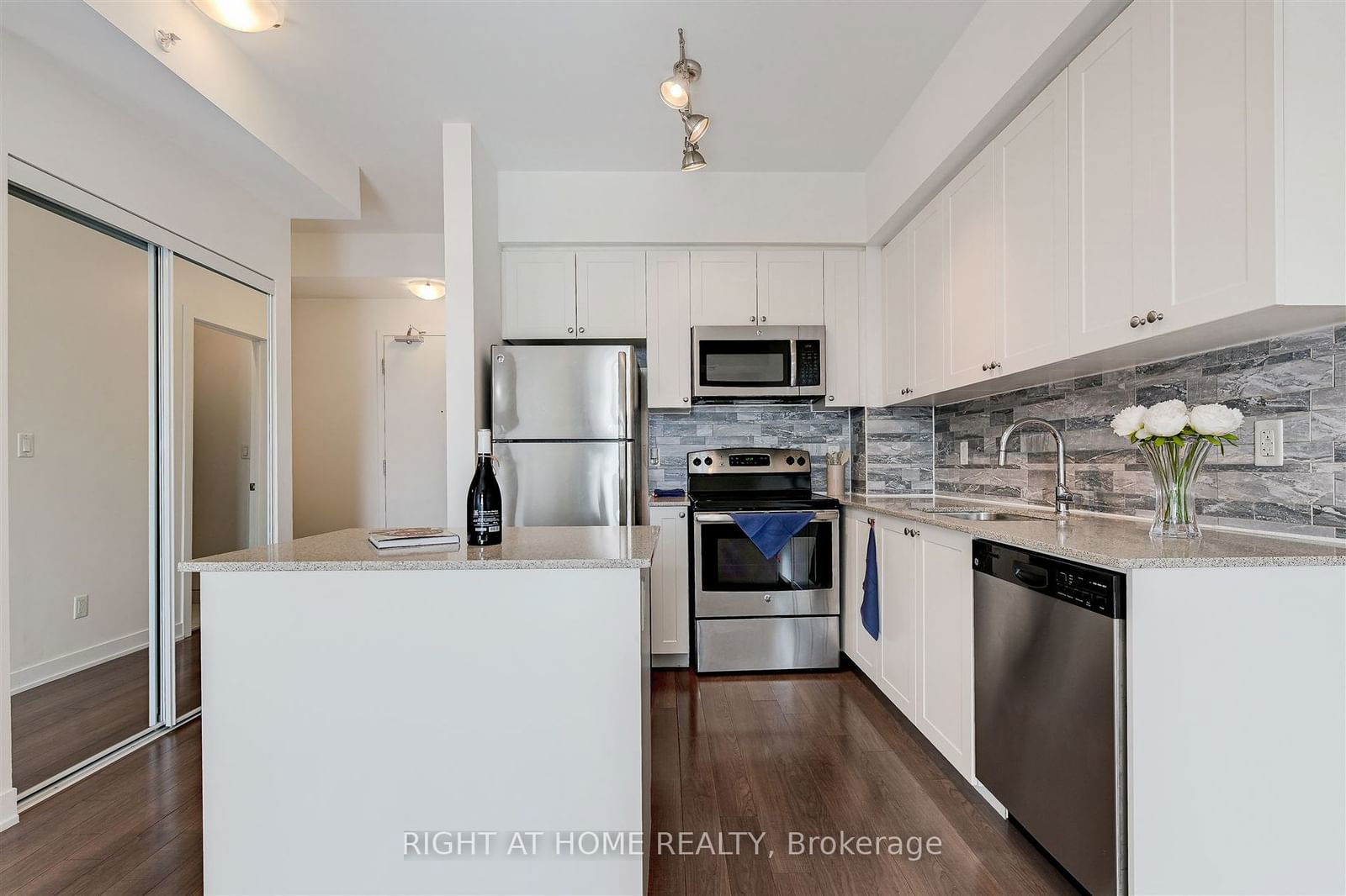 3560 St. Clair Ave E, unit 418 for sale