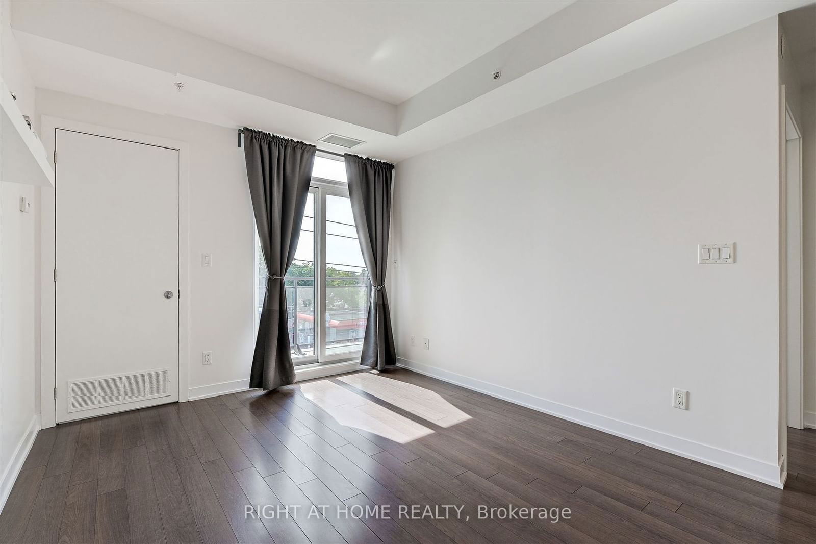 3560 St. Clair Ave E, unit 418 for sale