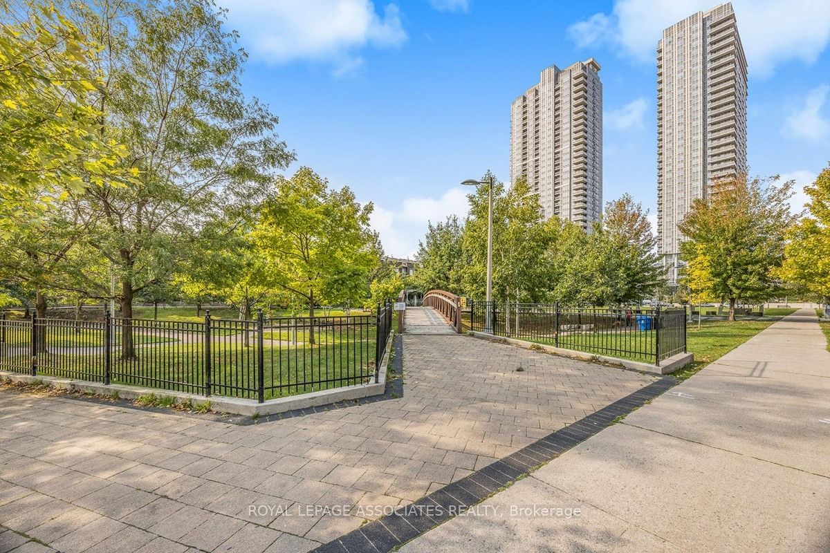 125 Village Green Sq S, unit 3512 for sale