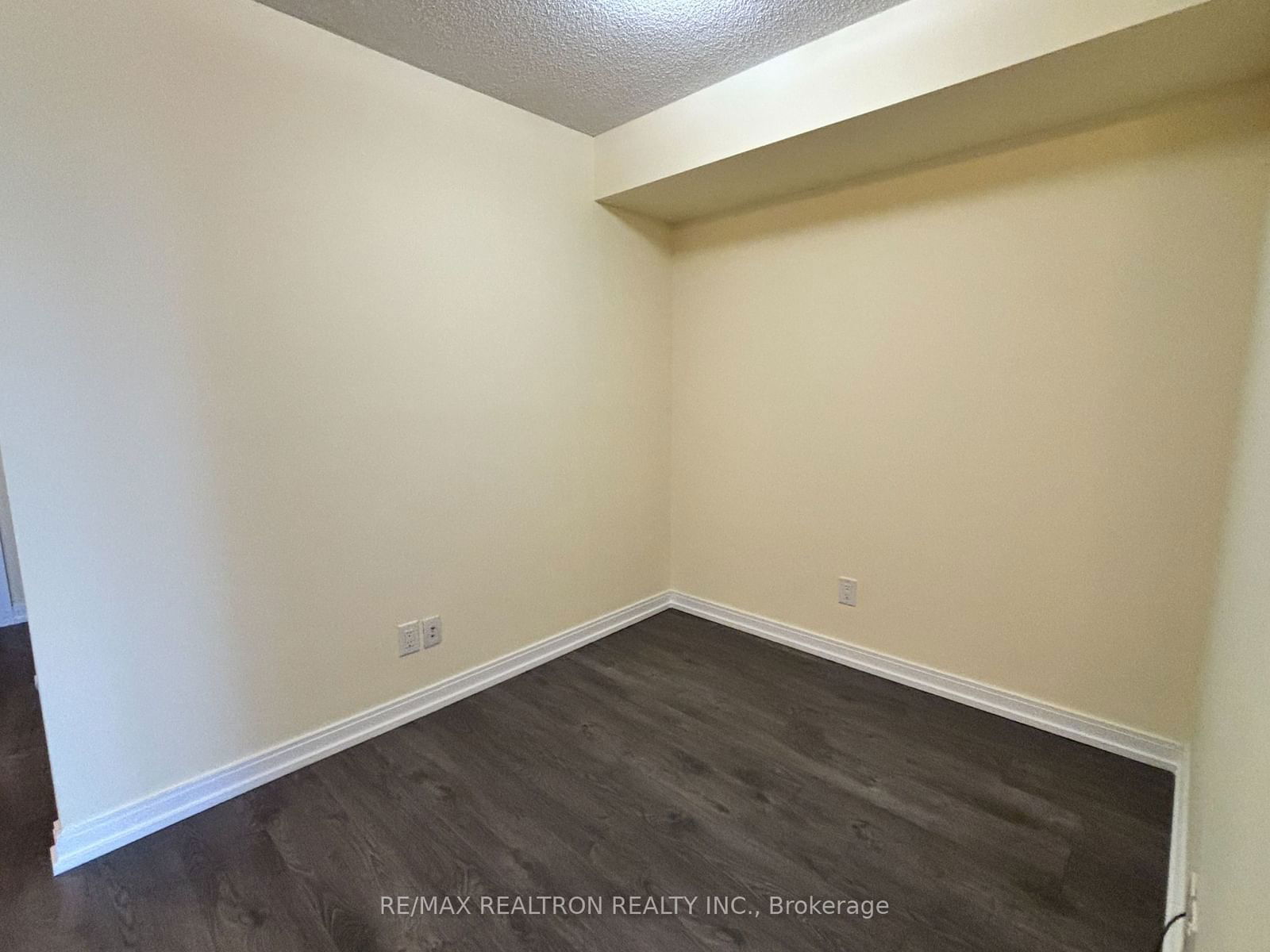 151 Village Green Sq, unit 1609 for rent