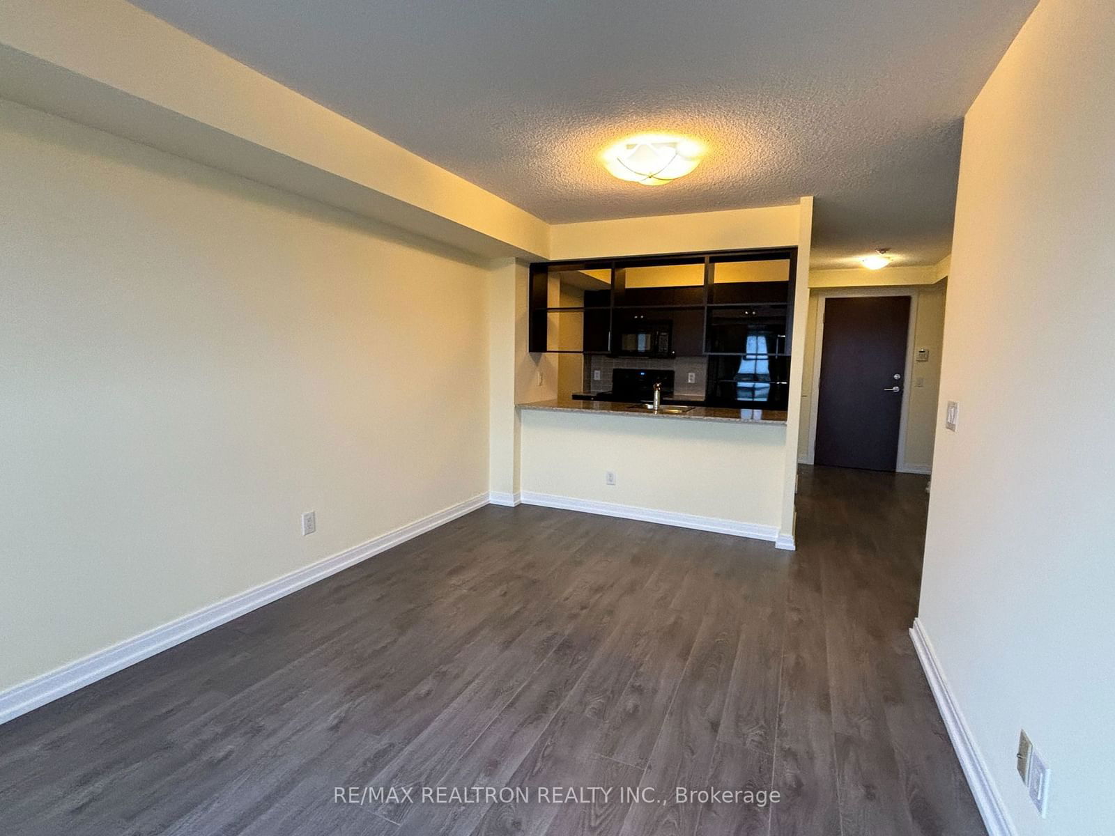 151 Village Green Sq, unit 1609 for rent