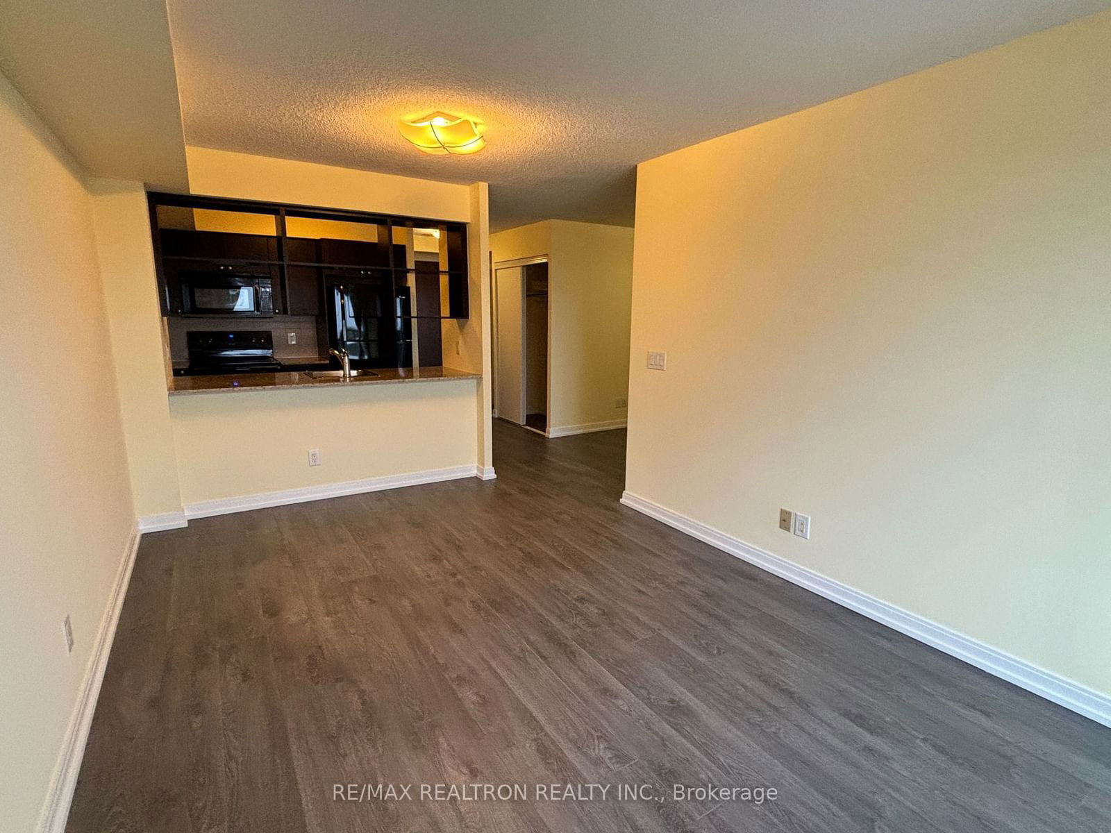 151 Village Green Sq, unit 1609 for rent