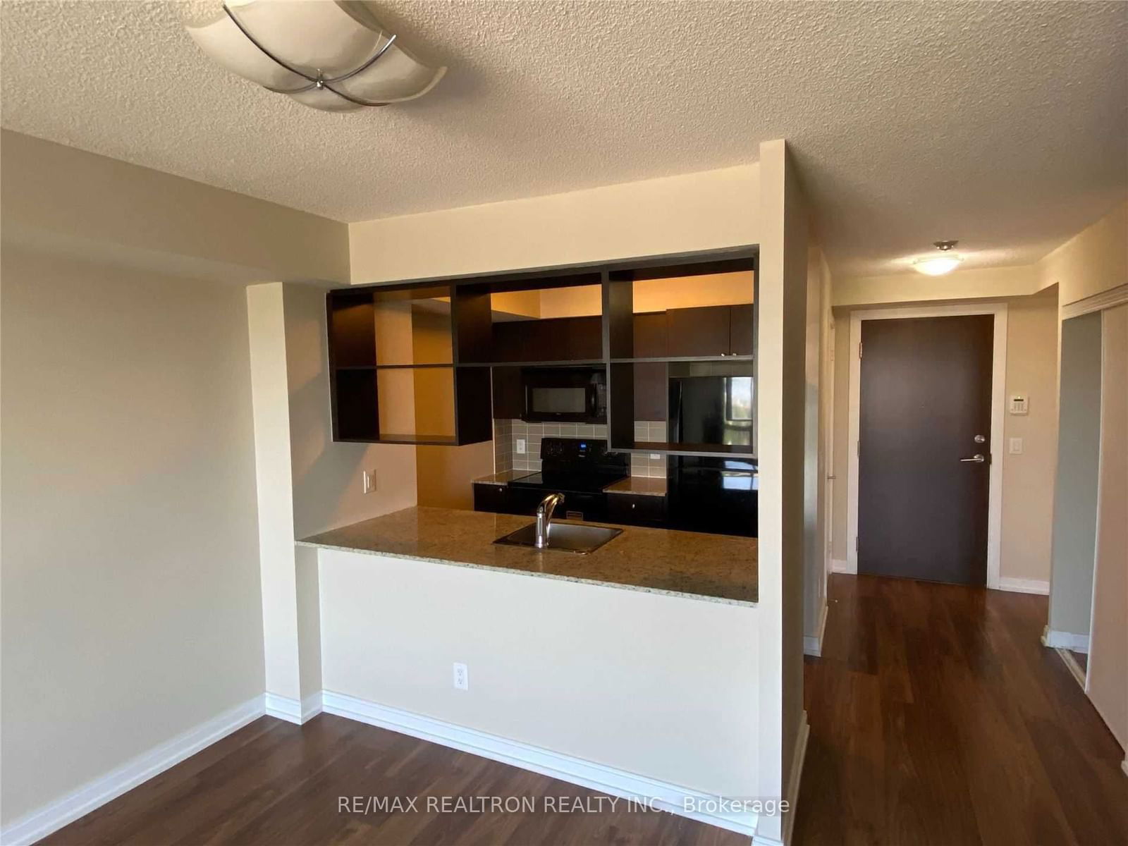 151 Village Green Sq, unit 1609 for rent