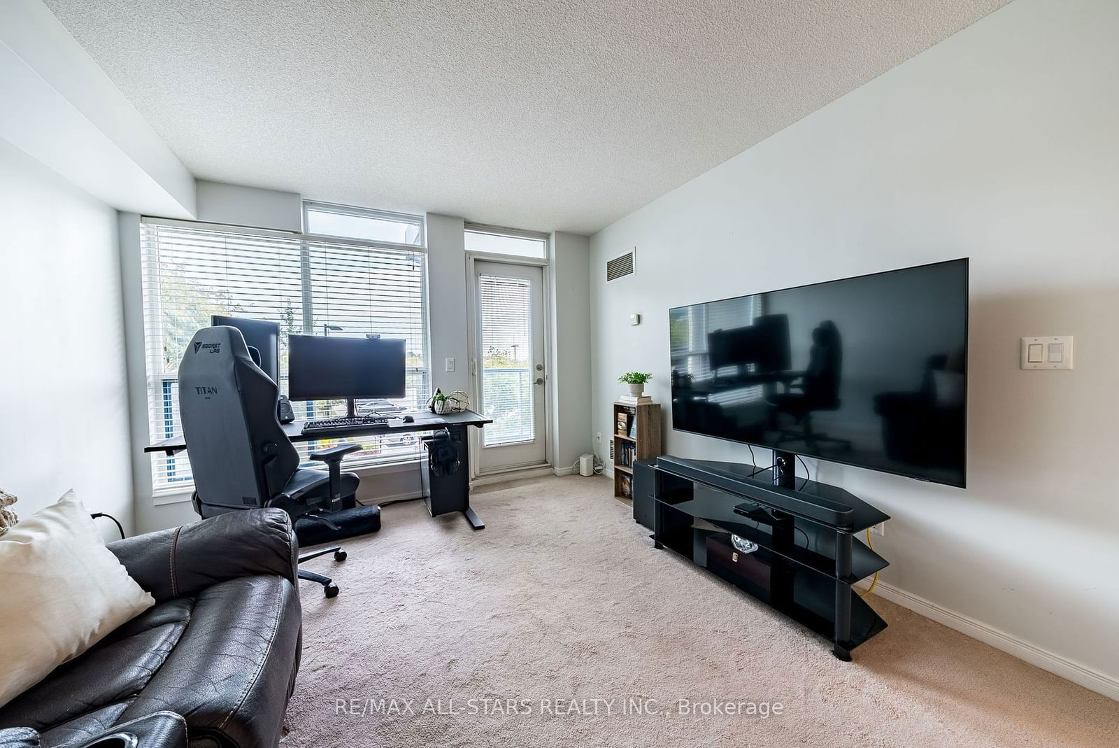 340 Watson St W, unit 106 for sale