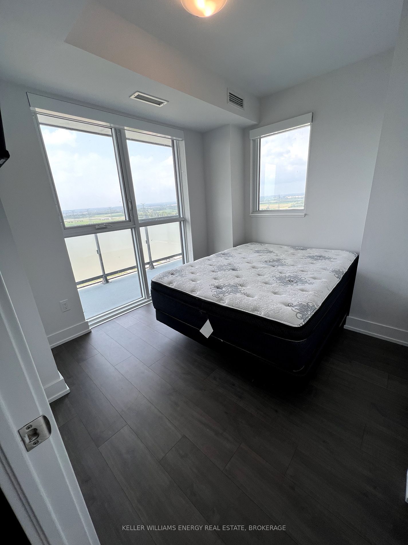 2550 Simcoe St N, unit 1905 for rent