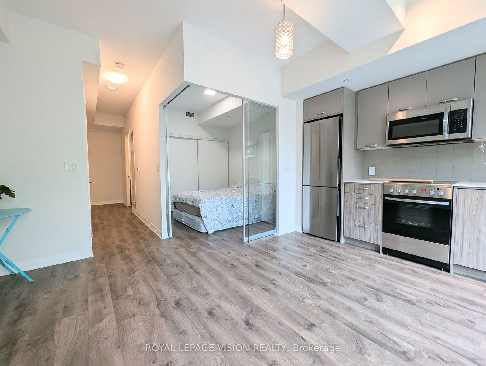 1630 Queen St E, unit 401 for rent