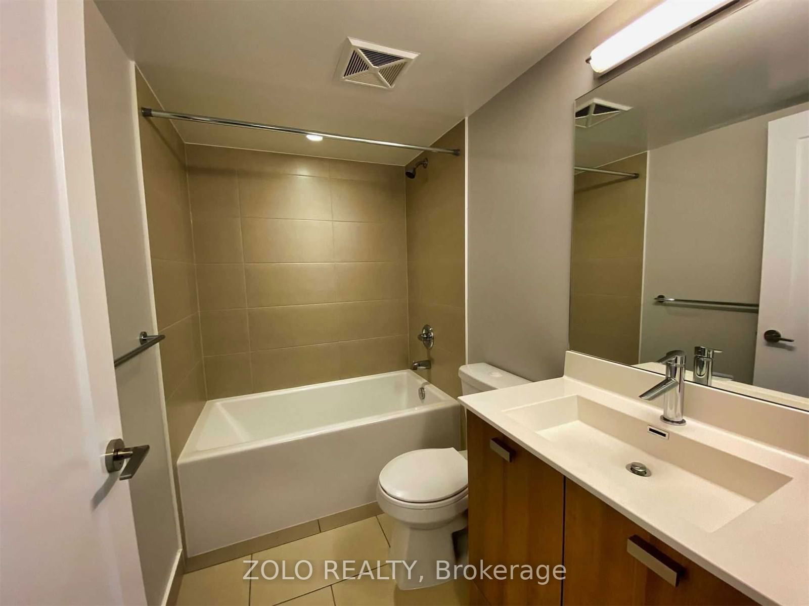 275 Village Green Sq, unit 420 for sale