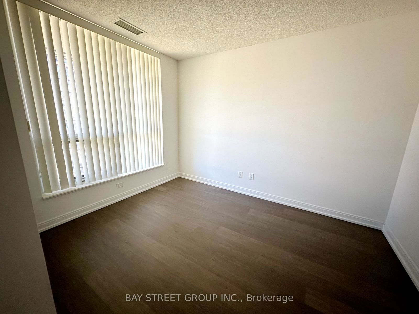 255 Village Green Sq, unit 401 for rent