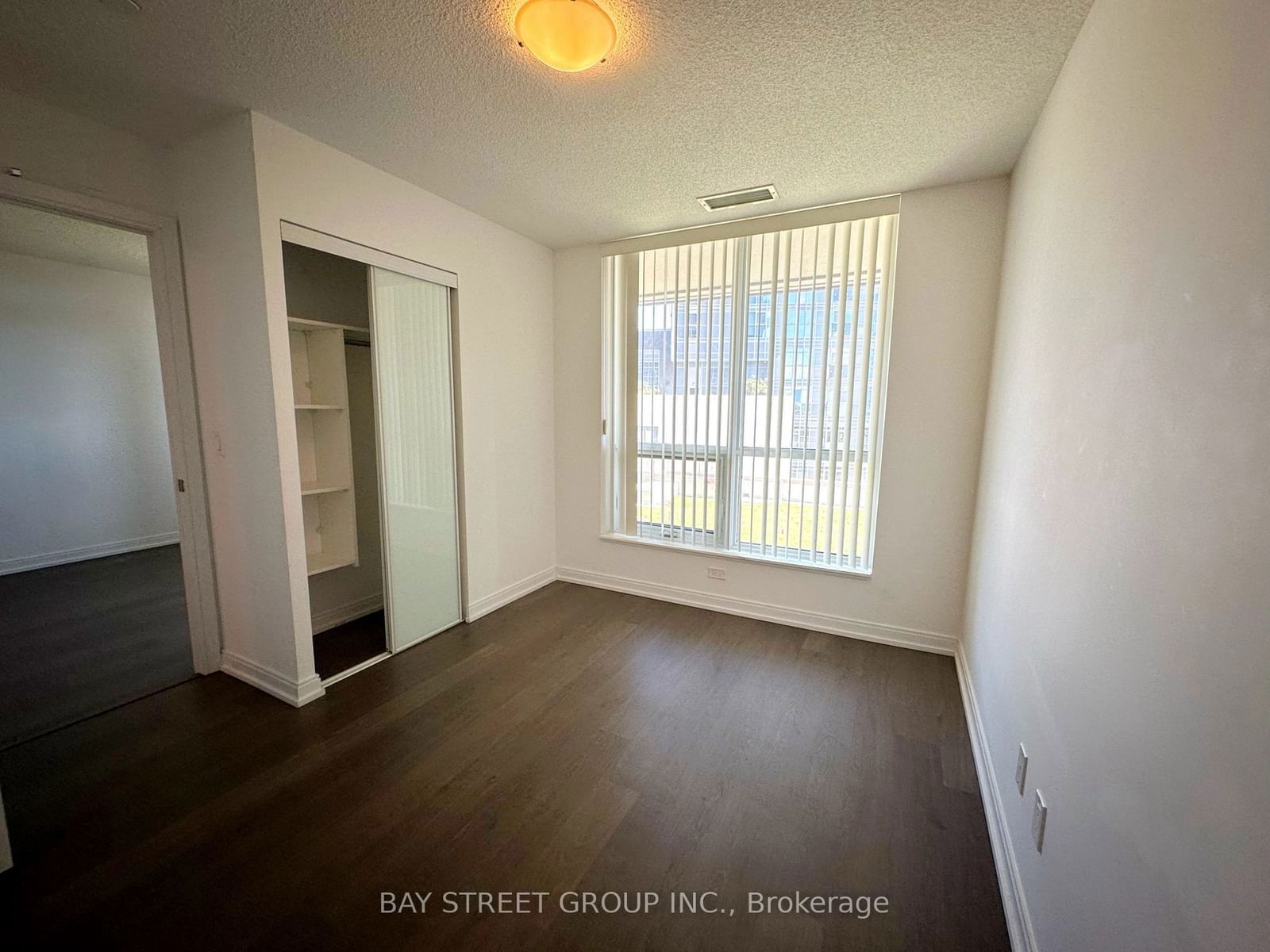 255 Village Green Sq, unit 401 for rent