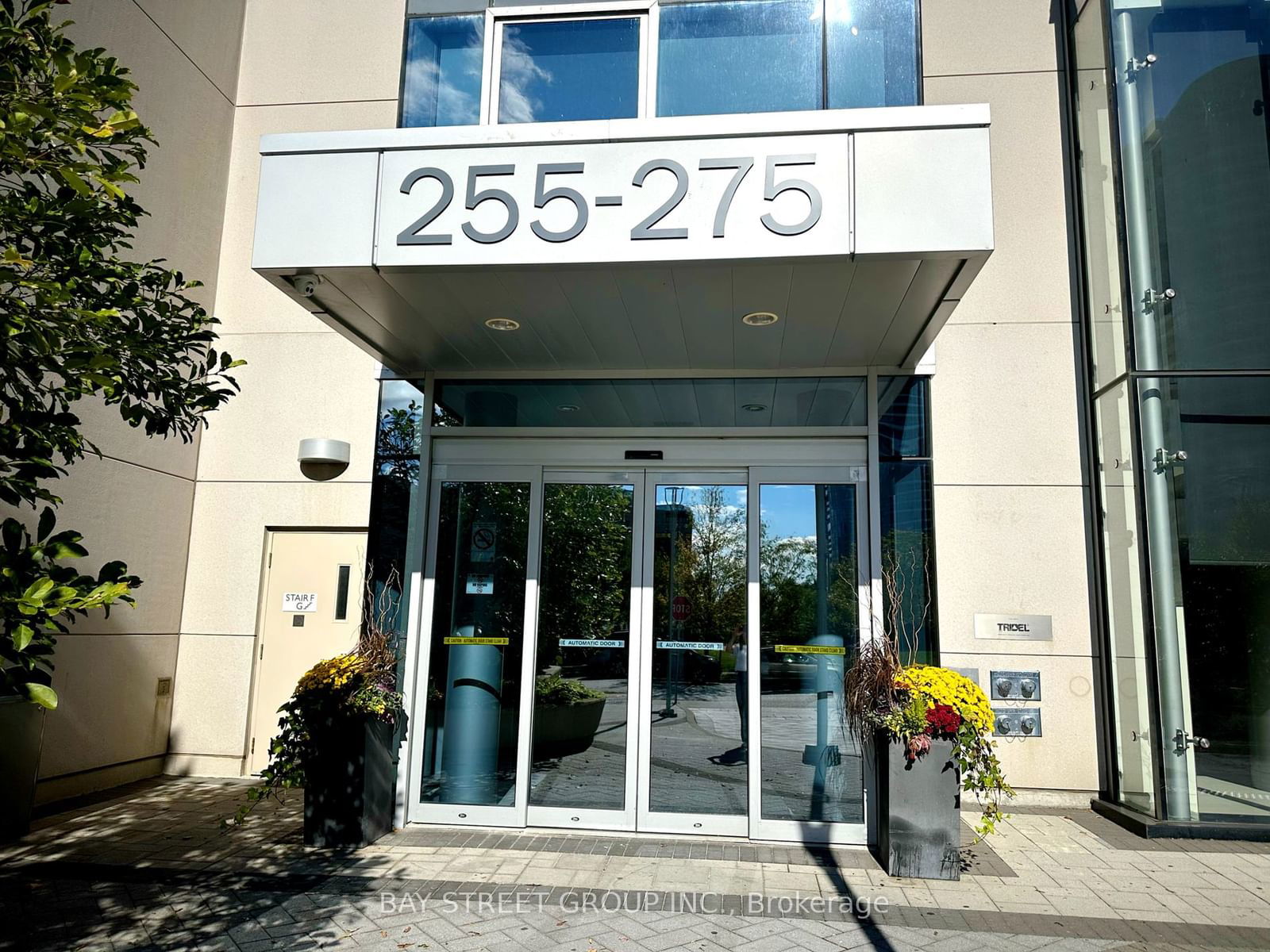 255 Village Green Sq, unit 401 for rent