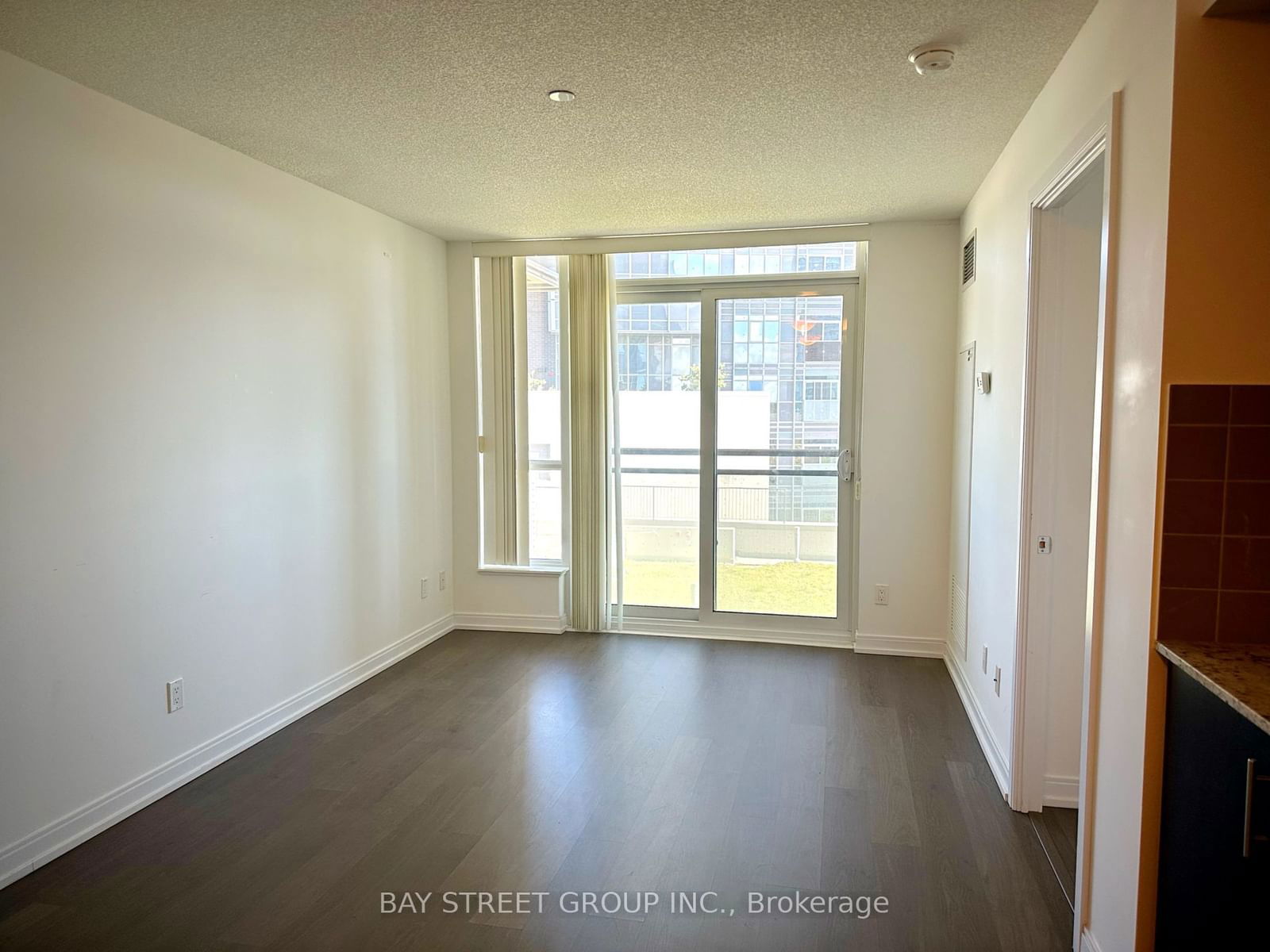 255 Village Green Sq, unit 401 for rent