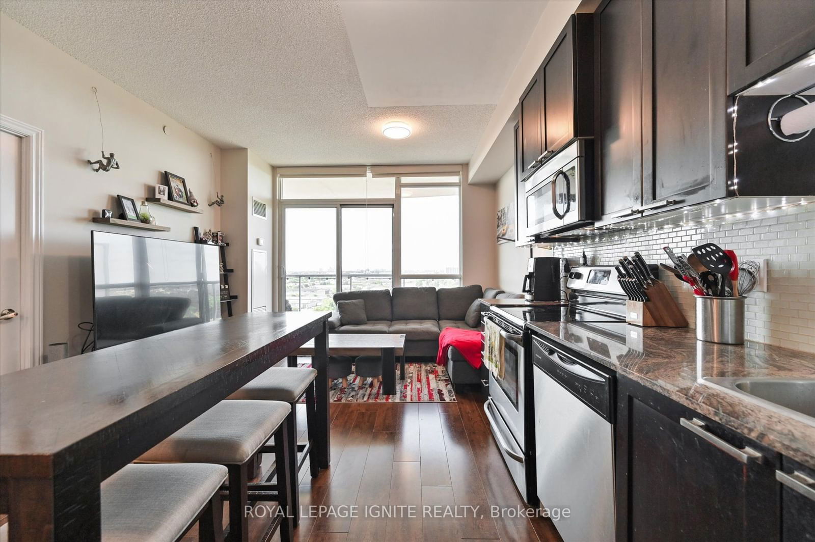 1328 Birchmount Rd, unit 1606 for sale